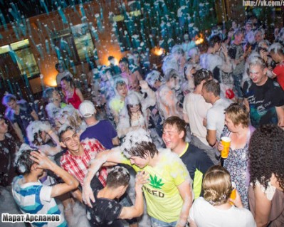 Пенную вечеринку «Forest dance-2», прошедшую при участии DFM-Нижнекамск, посетили более 1 тыс. человек