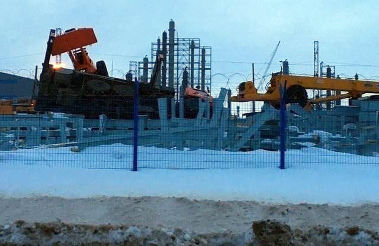 На нижнекамском заводе «Этилен 600» упал автокран