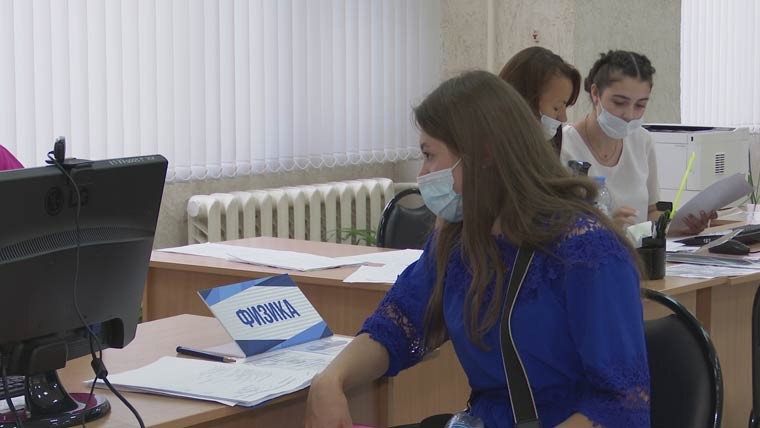 В Нижнекамске приемные комиссии продолжают прием заявлений от абитуриентов