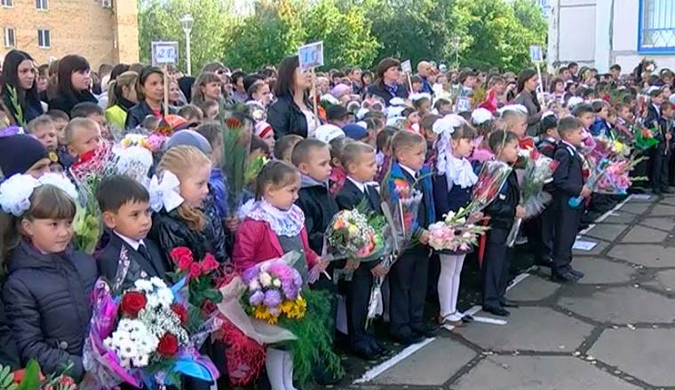 Единовременные выплаты школьникам начнут выдавать раньше, чем обещал Путин