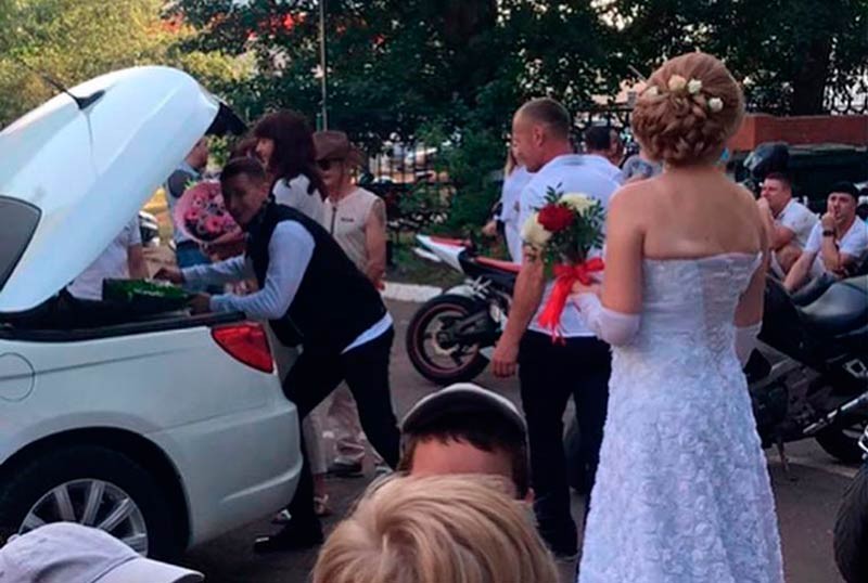 В Нижнекамске прошла байкерская свадьба