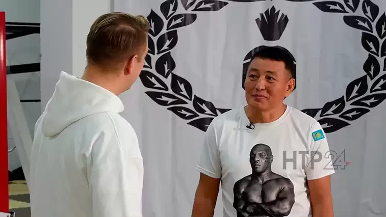 В Нижнекамск приехал первый чемпион мира по боксу