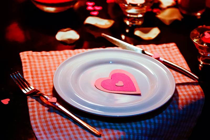 Гороскоп на 15-е января 2022 года: романтический ужин и удача