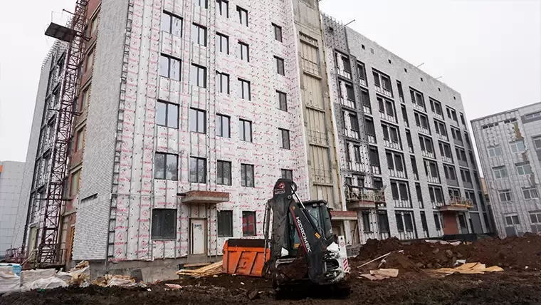 В Нижнекамске на 60% выполнена облицовка нового здания больницы