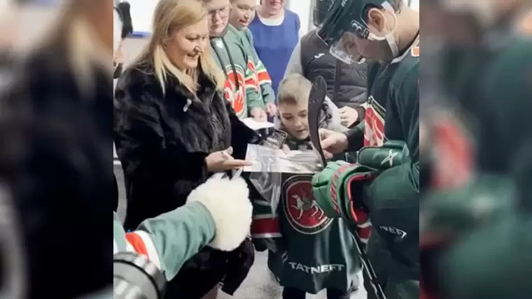 Мечта сбываются: Руководство Татарстана помогло мальчику встретиться с хоккеистами «Ак Барса»