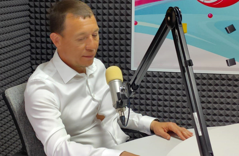 Рамиль Муллин в эфире DFM-Нижнекамск ответил на вопрос о работе для студентов и школьников летом