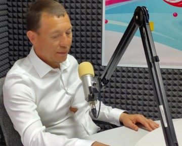 Рамиль Муллин в эфире DFM-Нижнекамск ответил на вопрос о работе для студентов и школьников летом