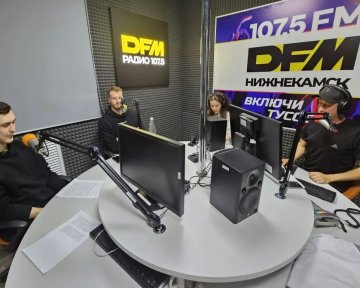 Евгений Митякин и Никита Хлыстов в студии DFM-Нижнекамск