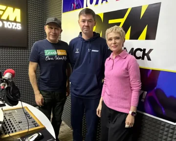 Динияр Билялетдинов в студии DFM-Нижнекамск в декабре 2025 года в связи с проведением футбольного фестиваля