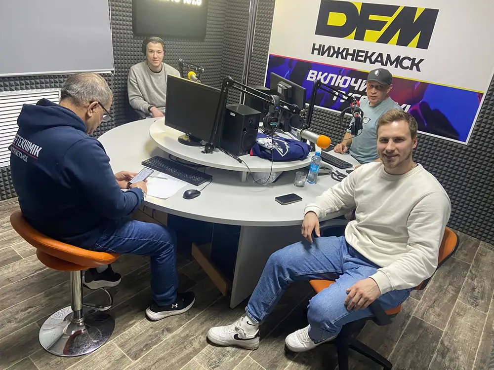 Заседа — о дебюте в КХЛ, Крощинский — о возвращении: игроки «Нефтехимика» побывали в радиоэфире