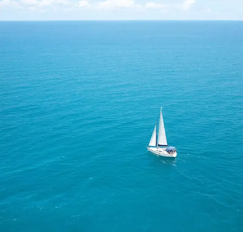 Американец переплыл Атлантику ради жительницы Казани, но сел в тюрьму: романтический заплыв оказался сталкерским рейдом