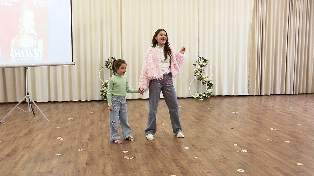 Финалистка «Голос. Дети» из Нижнекамска Арина Кияшко вернулась в свой детский сад и устроила там концерт
