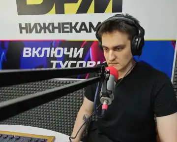Айрат Зарипов ведет выпуск D-NEWS на радио DFM-Нижнекамск